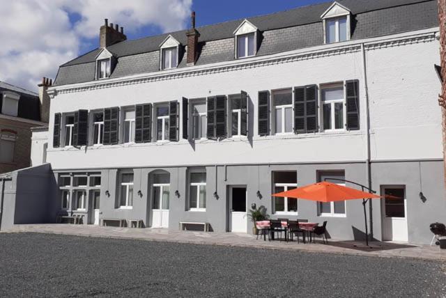 Les Suites Fénelon Le Cateau-Cambresis Extérieur photo