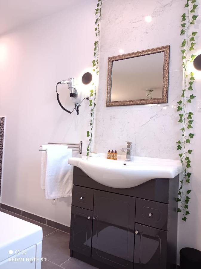 Les Suites Fénelon Le Cateau-Cambresis Extérieur photo